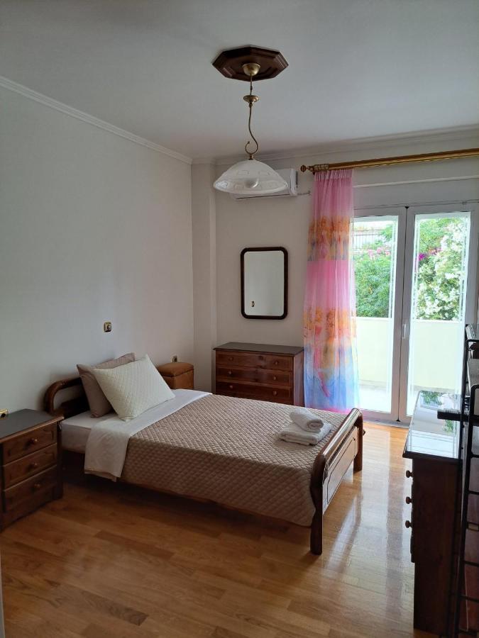 Seaview Flora'S Luxury Apartment-300Meters From The Beach Rethimno Eksteriør billede