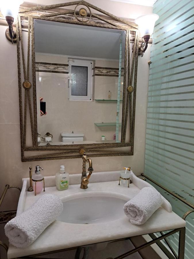 Seaview Flora'S Luxury Apartment-300Meters From The Beach Rethimno Eksteriør billede