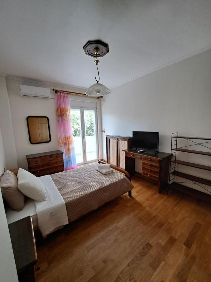 Seaview Flora'S Luxury Apartment-300Meters From The Beach Rethimno Eksteriør billede